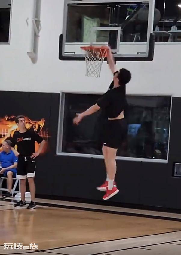 余嘉豪身高冲击NBA(2米21身高还有细腻的篮下技术)-图片3